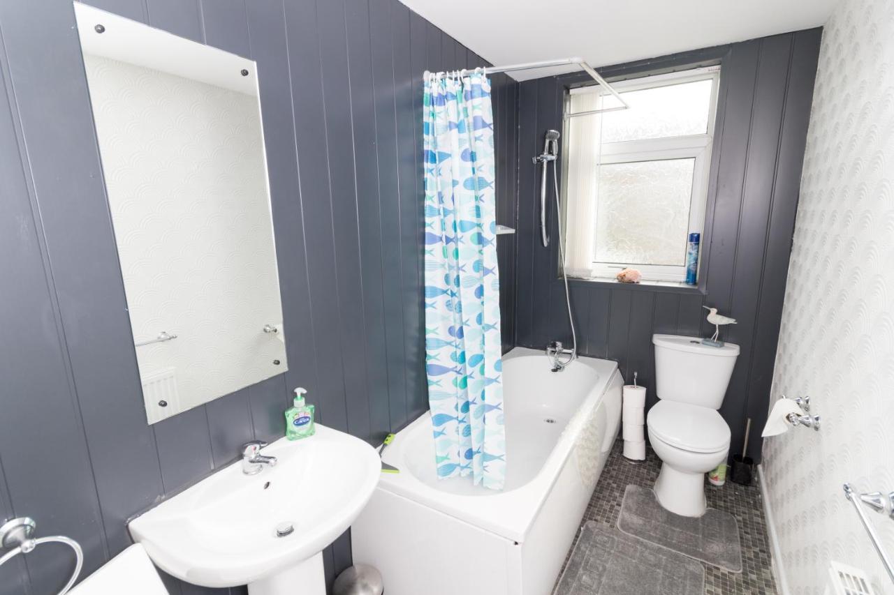Entire House - 2 Bedroom - 3 Bed - Free Wifi - Tv Clayton-le-Moors Zewnętrze zdjęcie