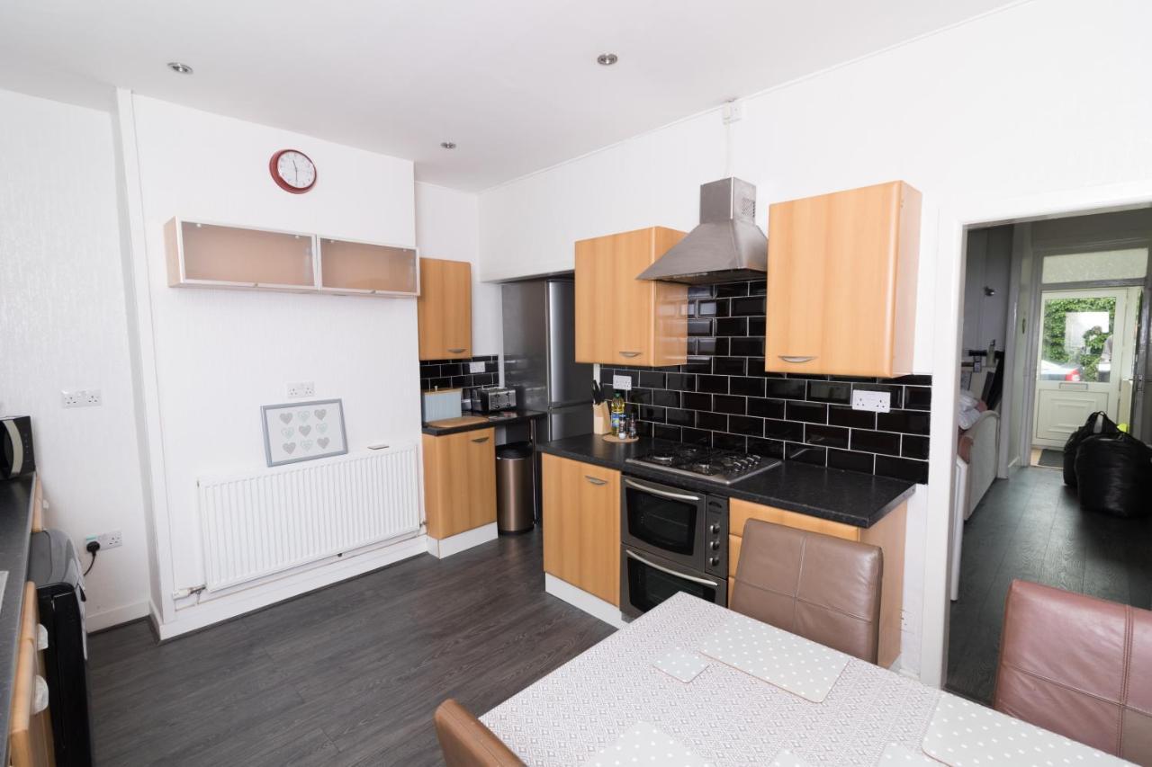 Entire House - 2 Bedroom - 3 Bed - Free Wifi - Tv Clayton-le-Moors Zewnętrze zdjęcie